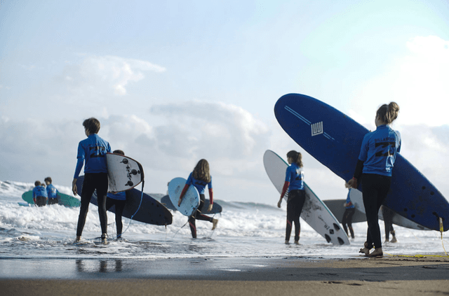 CURSOS DE SURF DE INICIACIÓN EN GRUPO
